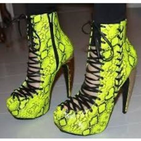 STEVE MADDEN SWERVEY GREEN SNAKE PLATFORM/ BOOTIE size 5.5 - Picture 1 of 9